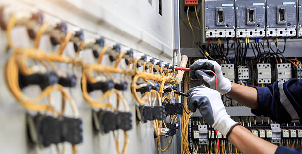 Professional Electrician technician working in Dumbarton, VA